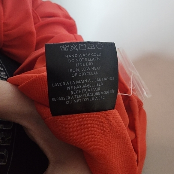 NWT Adelyn Rae Red Wilma Crepe Roll Tab Sleeve Lightweight Women Small Romper - Picture 15 of 15